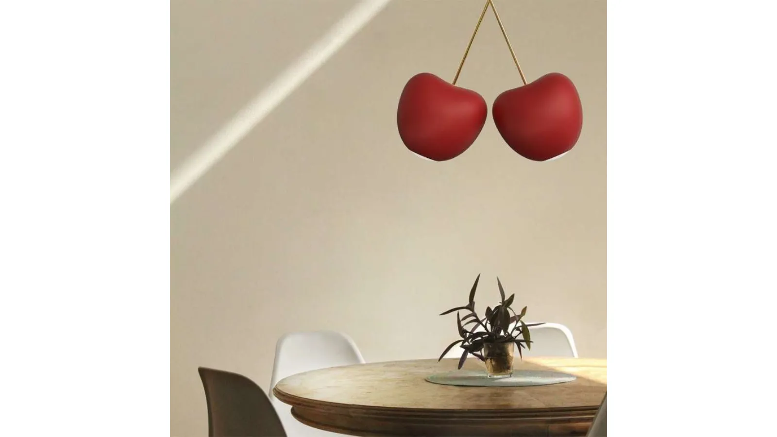 Lampada a sospensione di design Cherry di Qeeboo