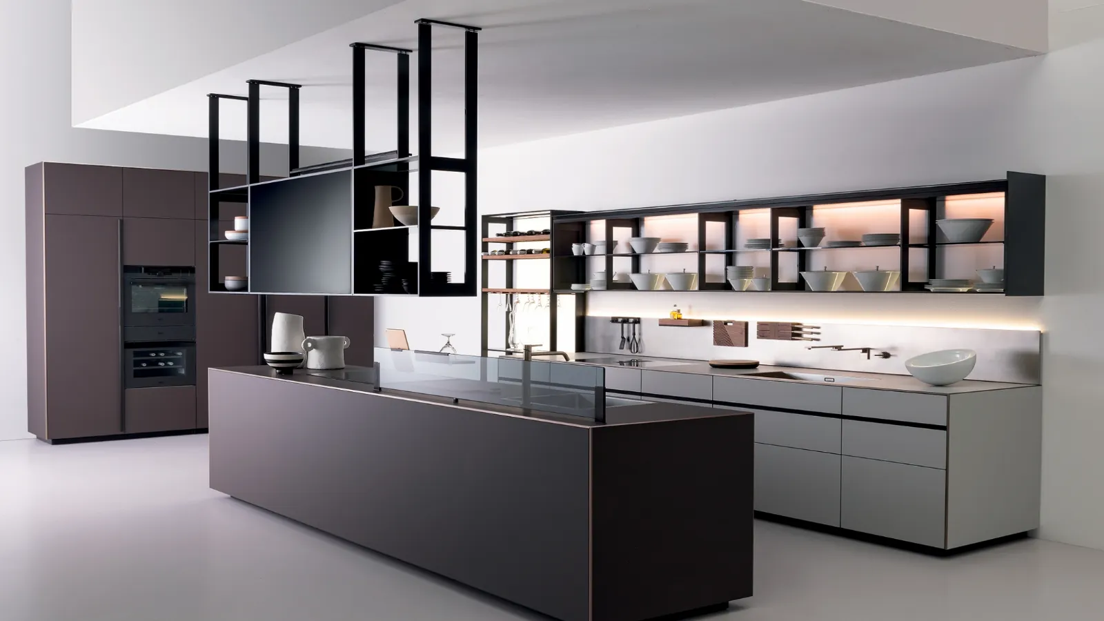 Cucina Design con isola Riciclantica Outline Laminato Cioccolato Piccante di Valcucine